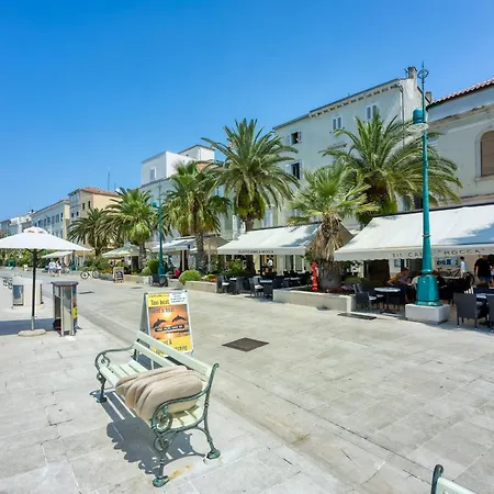 Lasta Losin Town - Happy Mali Lošinj